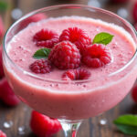 découvrez notre recette facile et gourmande de soupe de champagne à la framboise, parfaite pour une entrée élégante et rafraîchissante.