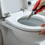 découvrez des astuces simples et efficaces pour démonter facilement un abattant wc difficile à enlever, même en cas de fixation récalcitrante.